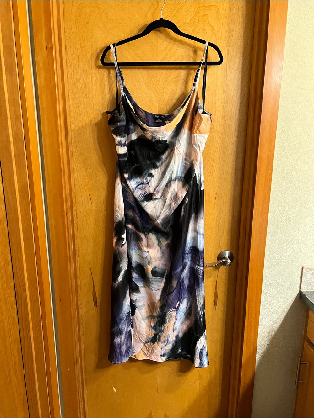 💫 City Chic Abstract Print Satin Midi Dress NWT - M/18